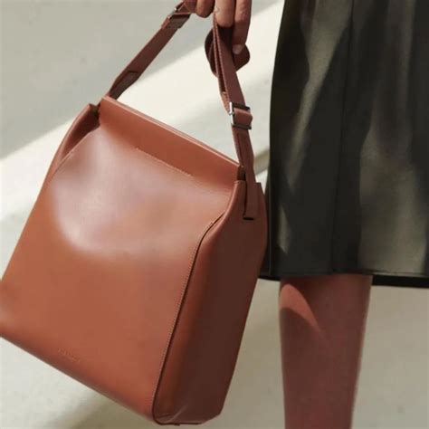 everlane women's handbags.